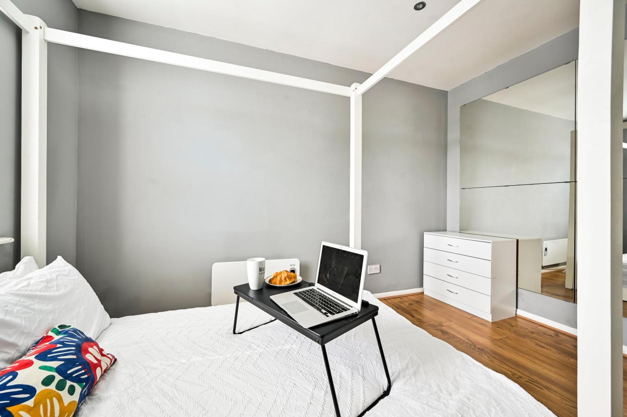 Cosy 1-Bed E15, Sleeps 4, 1 Min From Tube Station Near O2 Arena Leilighet London Eksteriør bilde