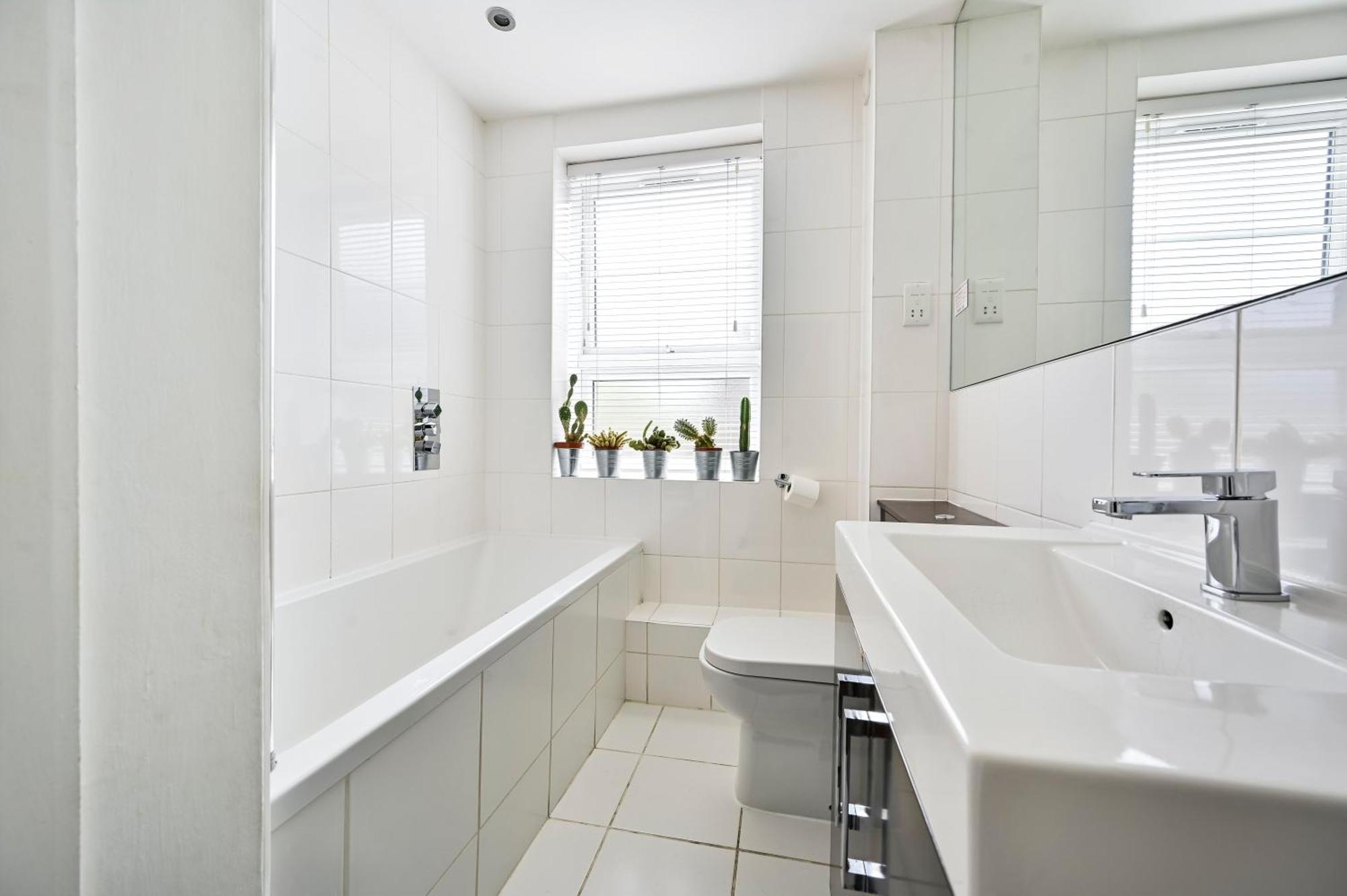 Cosy 1-Bed E15, Sleeps 4, 1 Min From Tube Station Near O2 Arena Leilighet London Eksteriør bilde