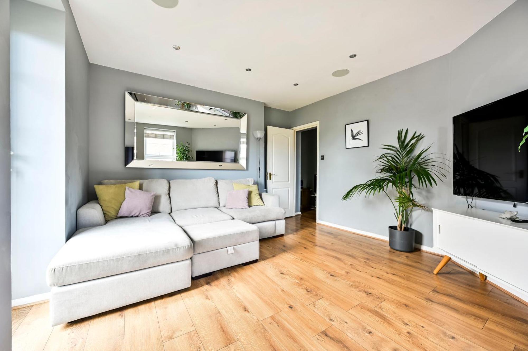 Cosy 1-Bed E15, Sleeps 4, 1 Min From Tube Station Near O2 Arena Leilighet London Eksteriør bilde