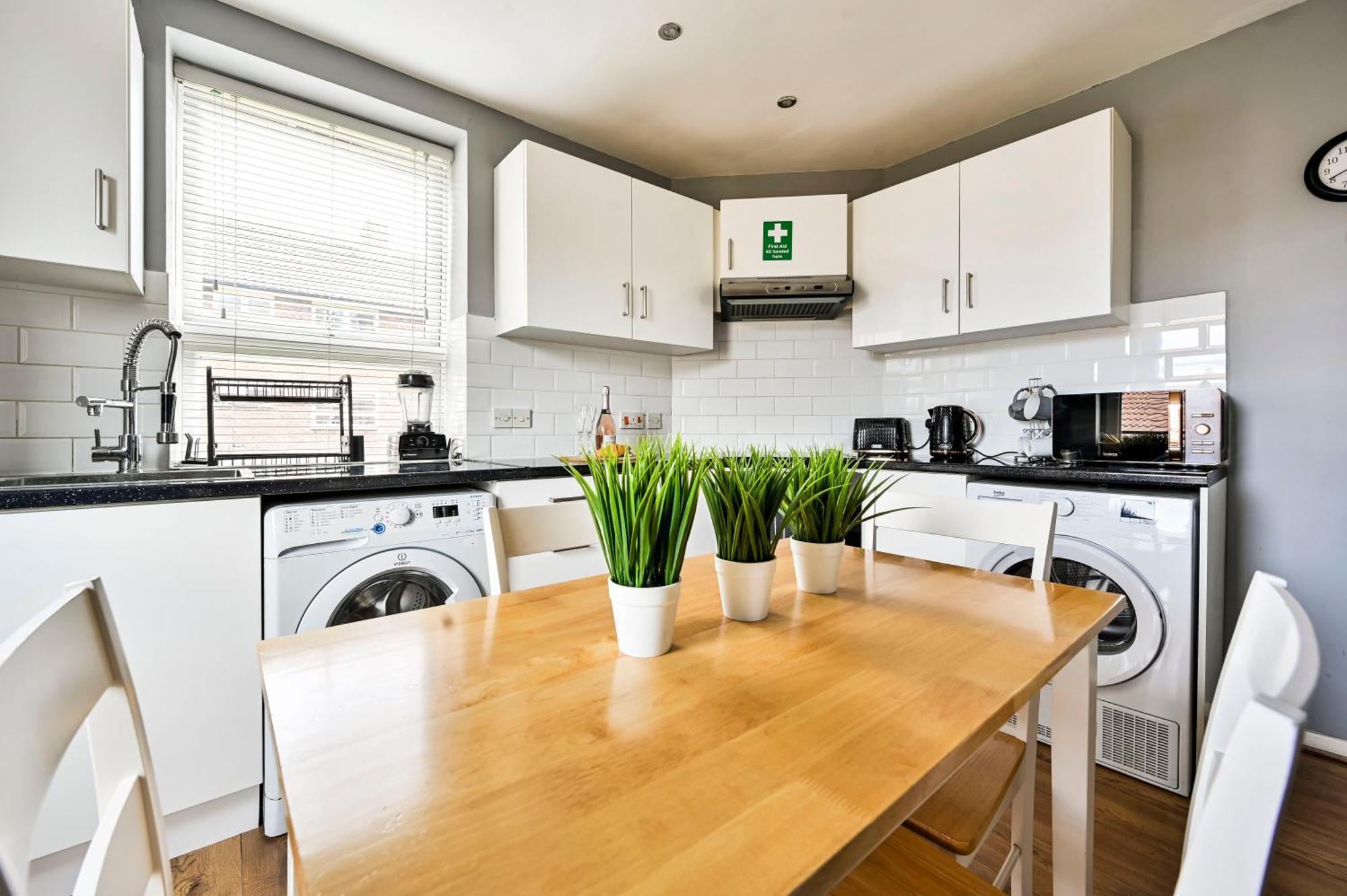 Cosy 1-Bed E15, Sleeps 4, 1 Min From Tube Station Near O2 Arena Leilighet London Eksteriør bilde