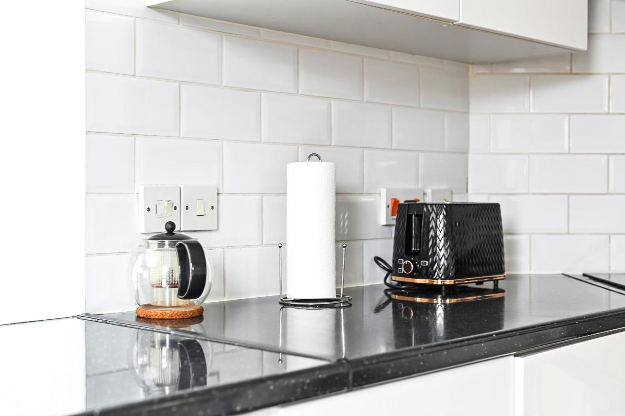 Cosy 1-Bed E15, Sleeps 4, 1 Min From Tube Station Near O2 Arena Leilighet London Eksteriør bilde