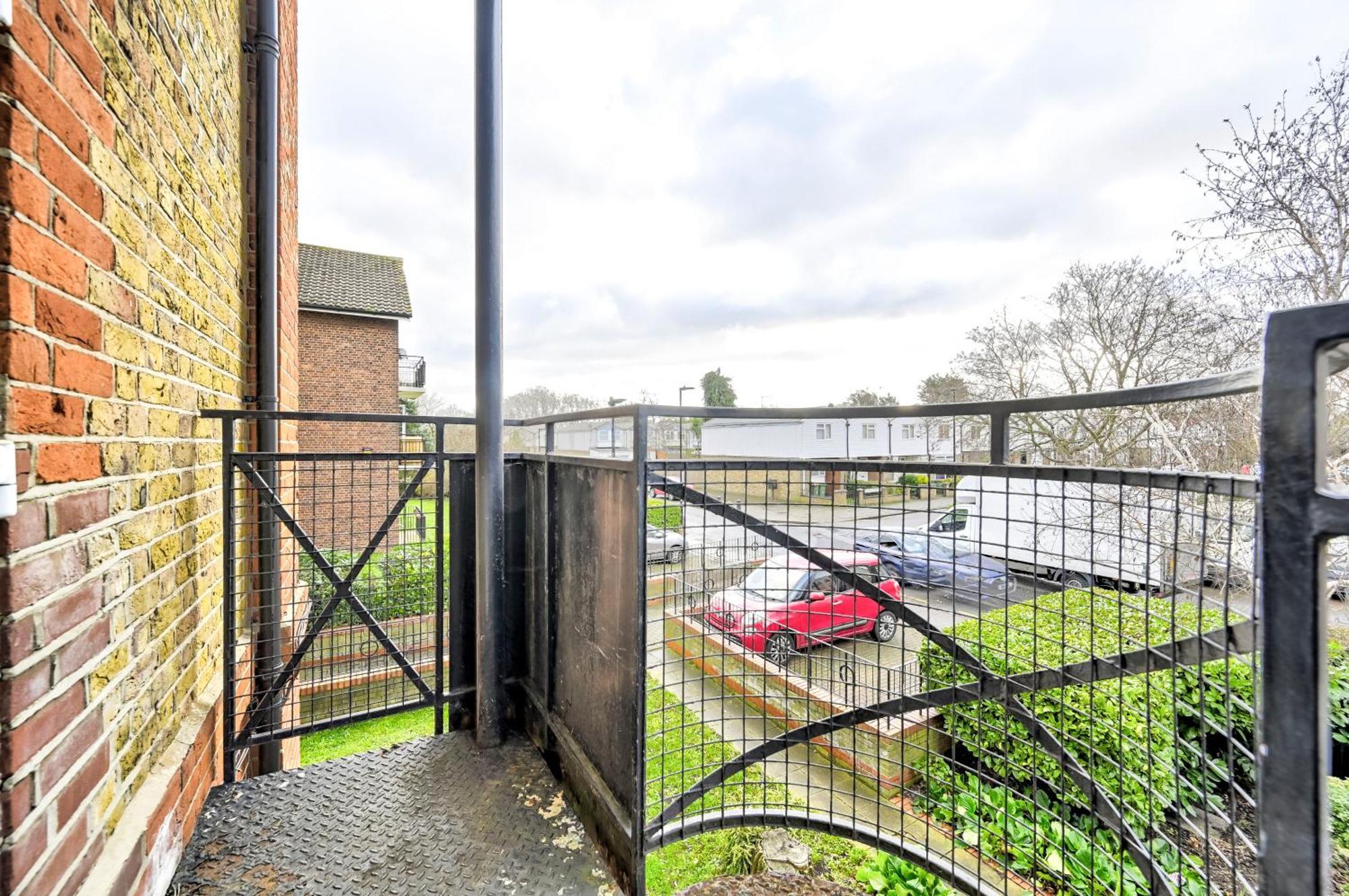 Cosy 1-Bed E15, Sleeps 4, 1 Min From Tube Station Near O2 Arena Leilighet London Eksteriør bilde