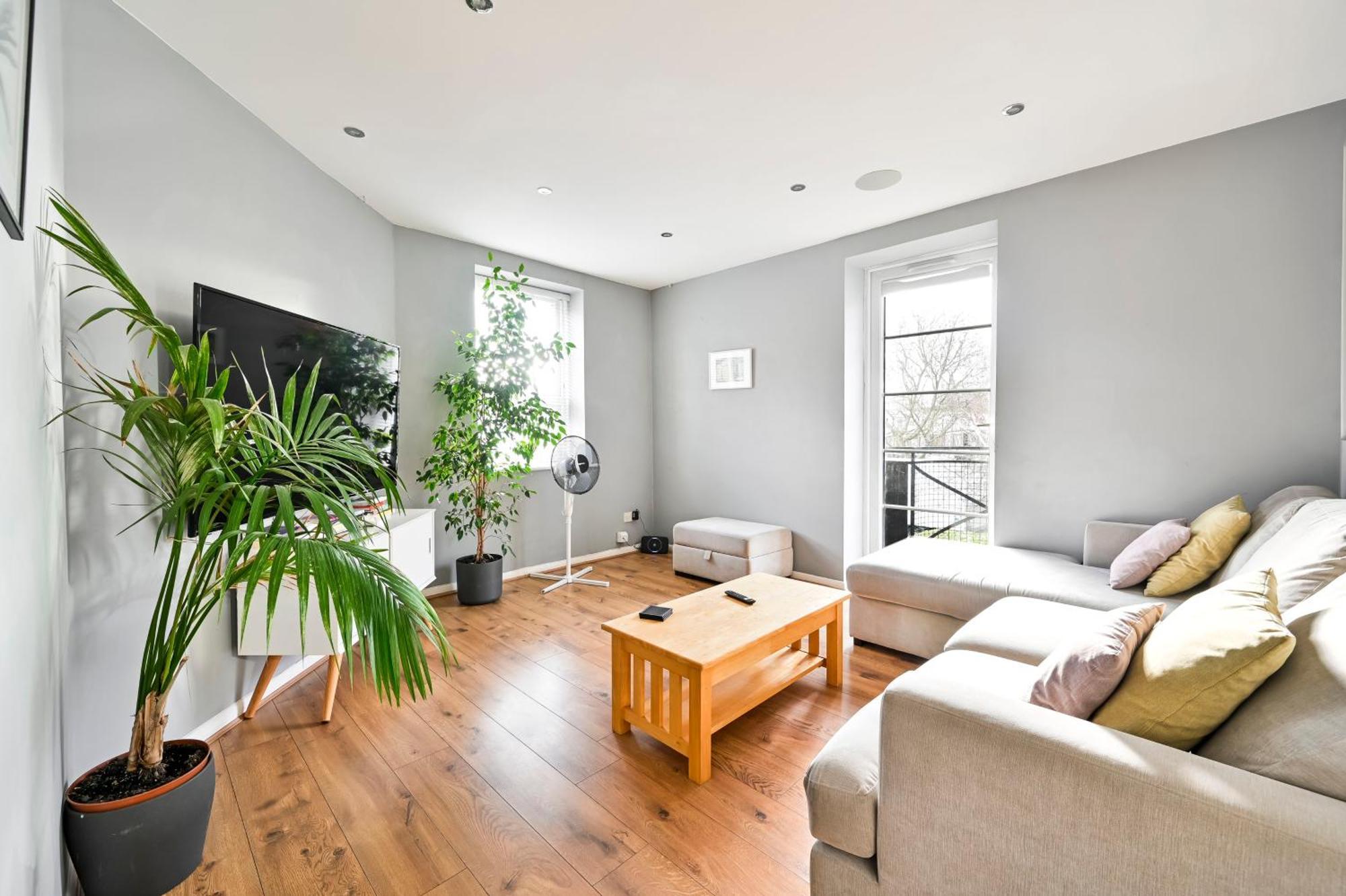 Cosy 1-Bed E15, Sleeps 4, 1 Min From Tube Station Near O2 Arena Leilighet London Eksteriør bilde