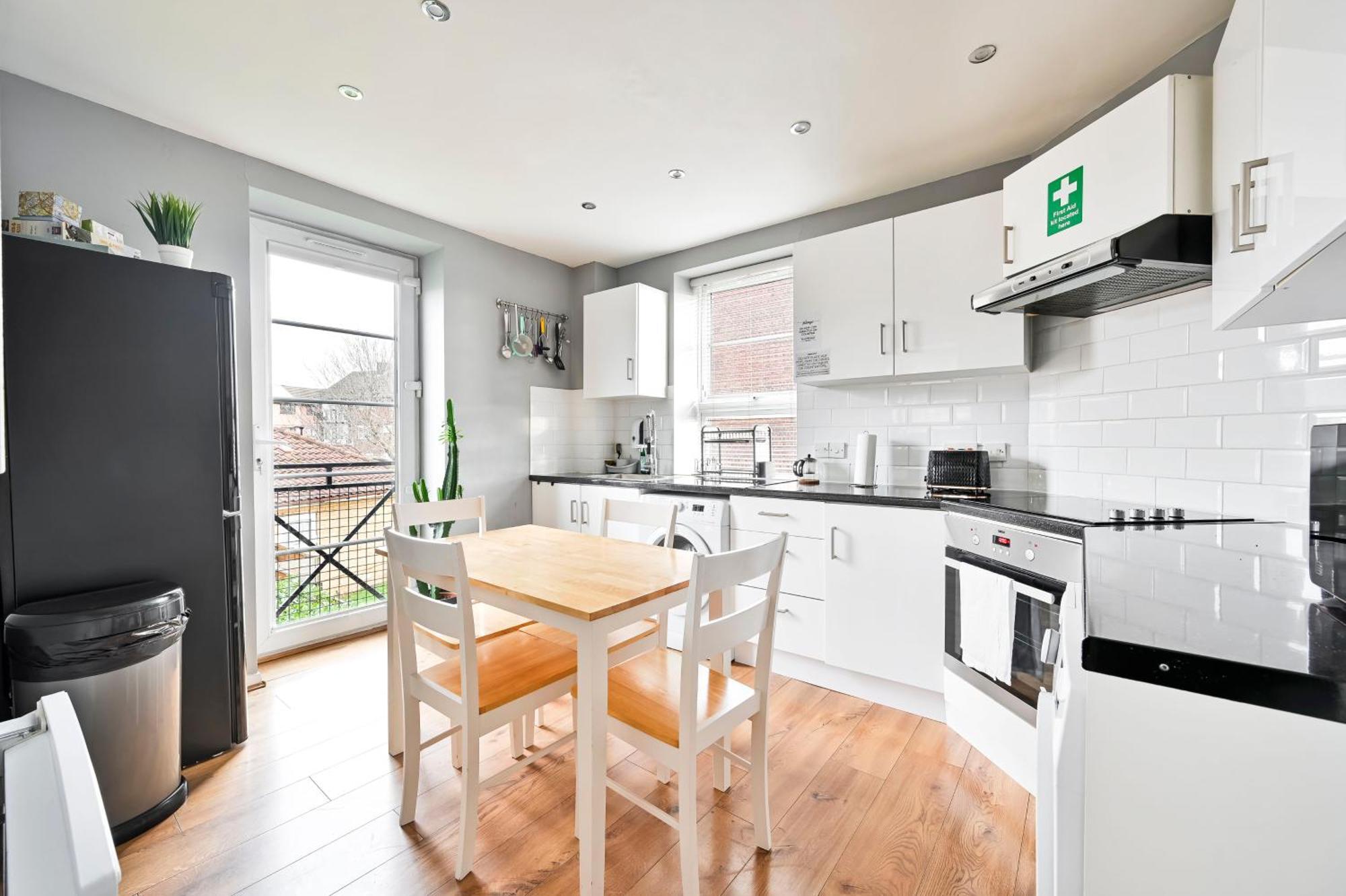 Cosy 1-Bed E15, Sleeps 4, 1 Min From Tube Station Near O2 Arena Leilighet London Eksteriør bilde