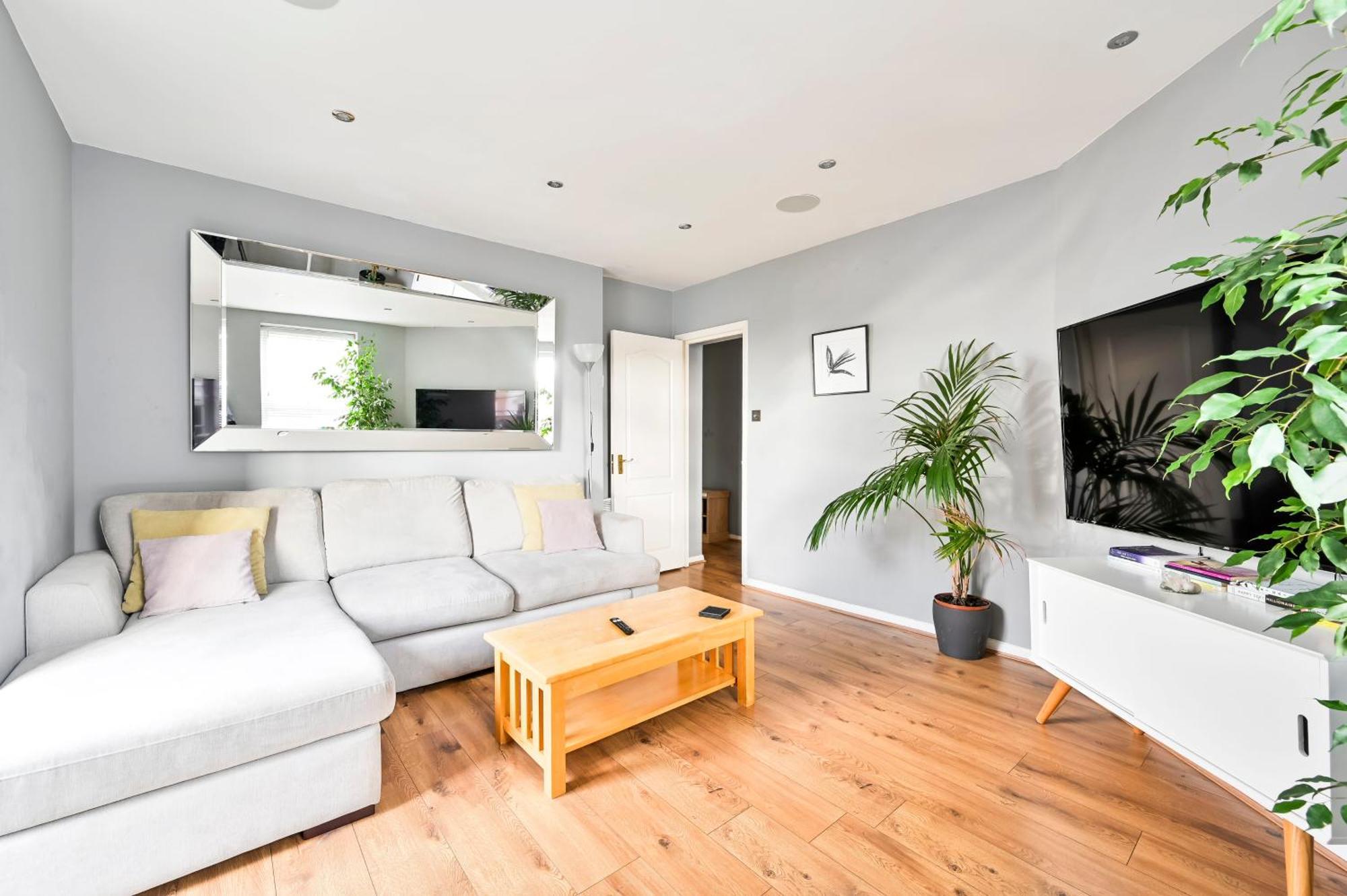 Cosy 1-Bed E15, Sleeps 4, 1 Min From Tube Station Near O2 Arena Leilighet London Eksteriør bilde