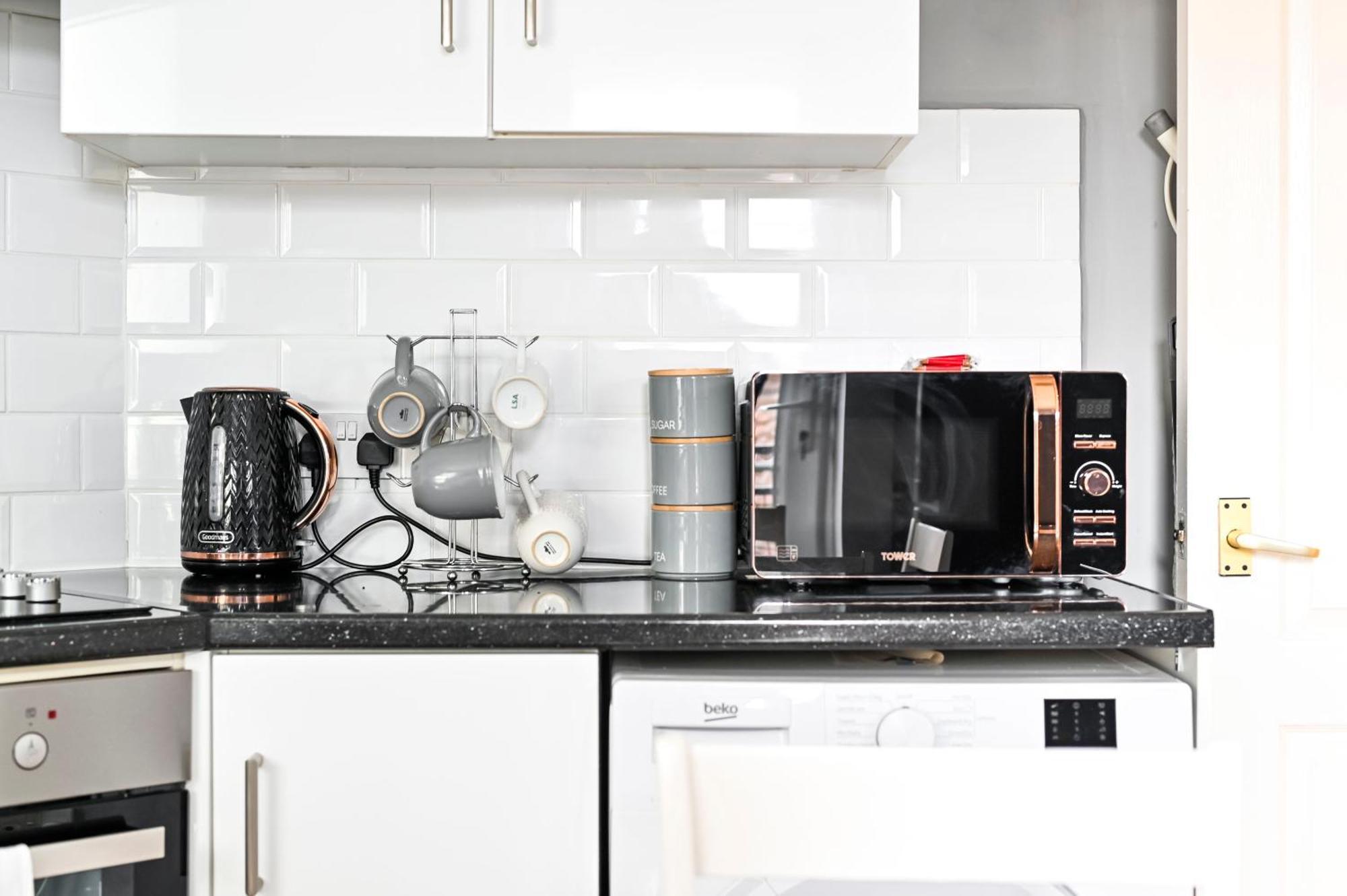 Cosy 1-Bed E15, Sleeps 4, 1 Min From Tube Station Near O2 Arena Leilighet London Eksteriør bilde